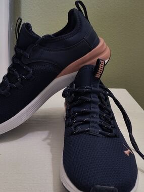 PUMA Men’s Navy and Pink Lightweight Knit Sneaker